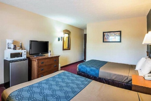 Love Hotels Junction City KS Near Fort Riley By OYO image 13