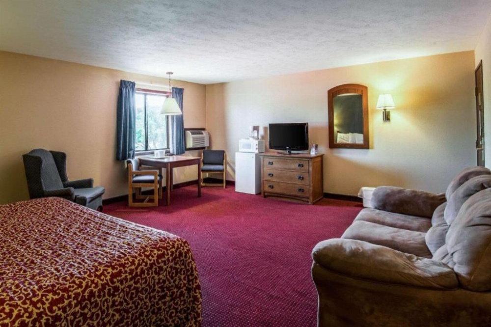 Love Hotels Junction City KS Near Fort Riley By OYO Main image